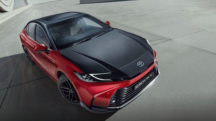 Toyota 在印度推出 Camry Sprint Edition 特仕版，透過雙色塗裝打造搶眼外型。