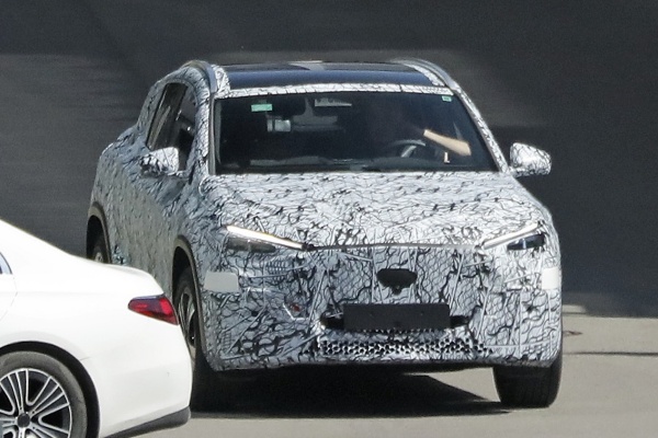 賓士入門休旅 GLA 大改款首度現身！外型動感搭配油、電雙動力