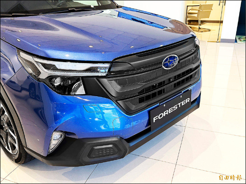 全新Forester導入最新設計，一體式的頭燈和水箱護罩讓車輛外型更霸氣。圖為2.5i-L Eyesight。（記者蘇銘翰攝）