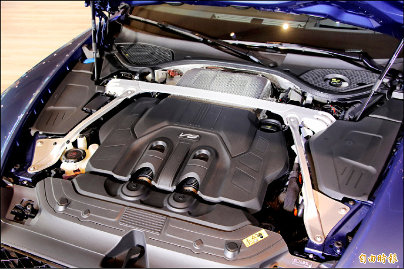 Bentley Continental GT與Flying Spur皆採4.0升V8 Hybrid高性能混合動力，繳出綜效最高馬力680PS、最大扭矩930Nm的動力輸出。（記者陳英傑攝）