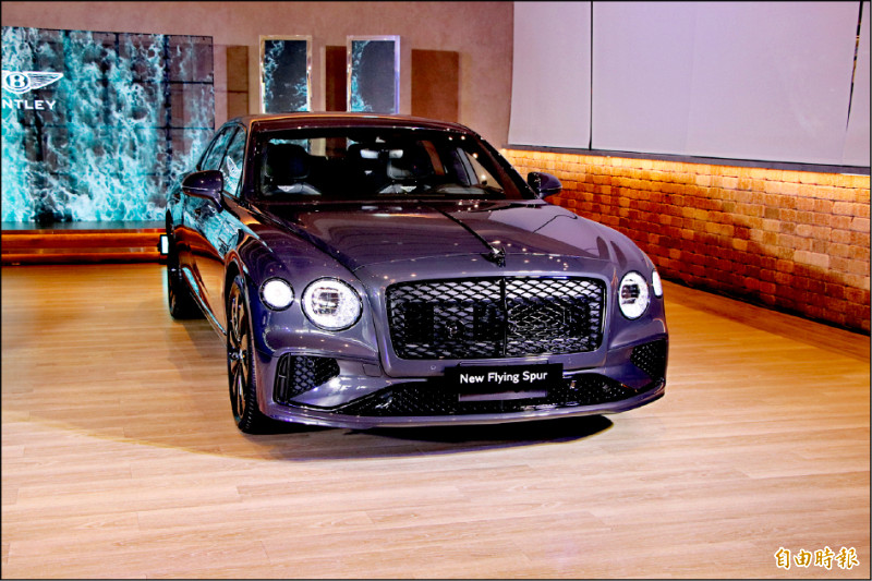 Bentley Flying Spur為四門轎跑設定，是一款駕馭或後座休憩皆舒適的全方位車型。（記者陳英傑攝）
