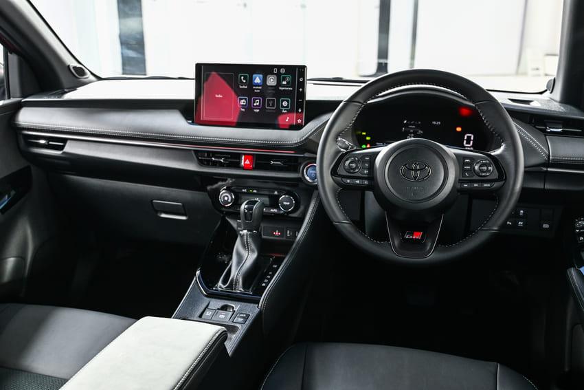 圖為 Vios HEV GR Sport 內裝。