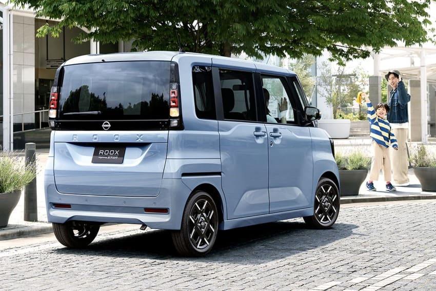 車尾直立式尾燈的導光條相當可愛。