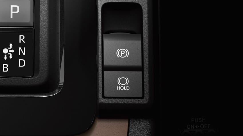 新增電子手煞車及 Auto Hold 功能，強化使用便利性。
