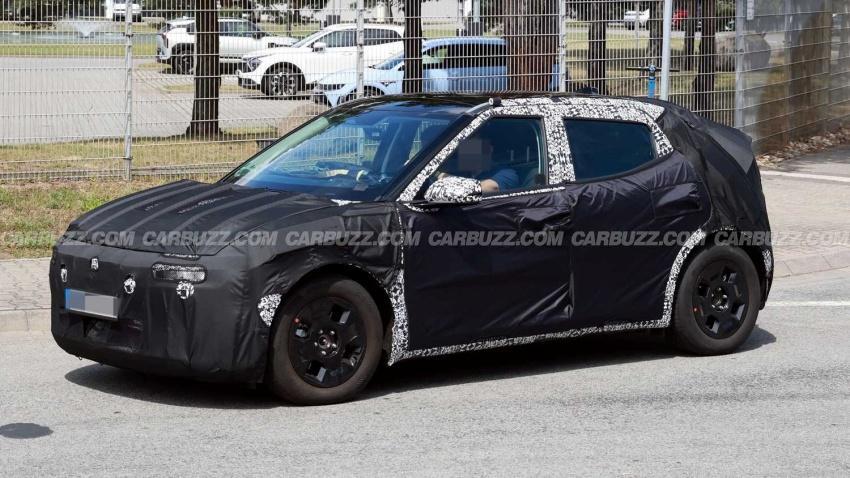 Hyundai 全新入門電動車 Ioniq 2 已經上路測試。（圖片來源：翻攝自Carbuzz）