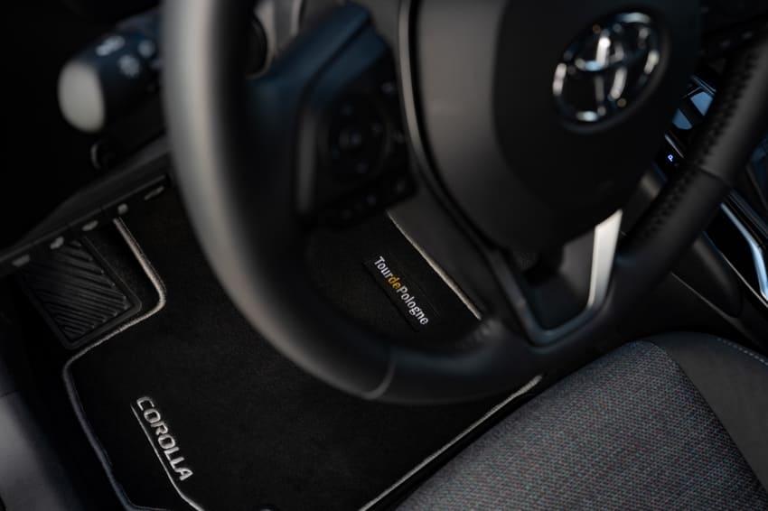 在車身 D 柱及內裝加入 Tour de Pologne 專屬設計元素。