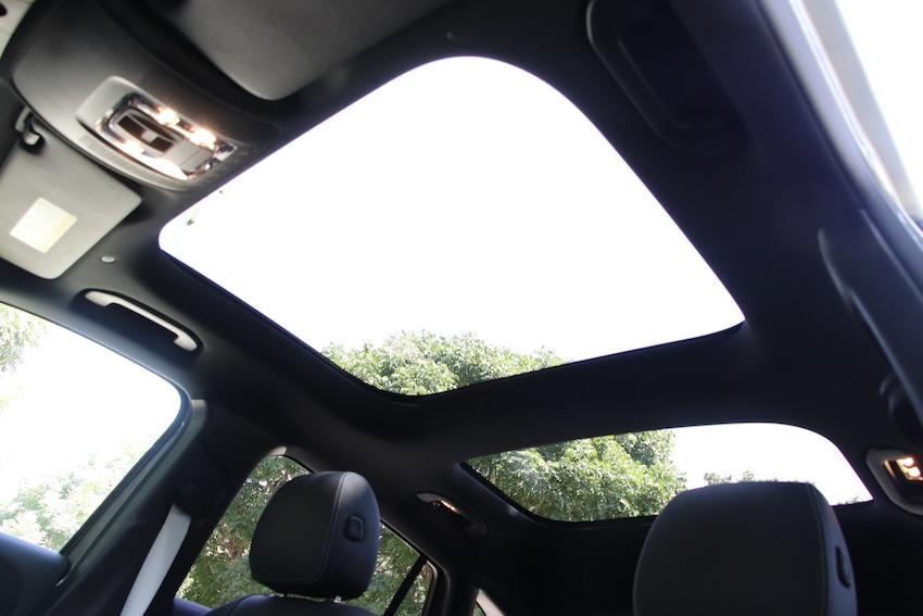 GLA 200 摘星版直接標配全景式天窗