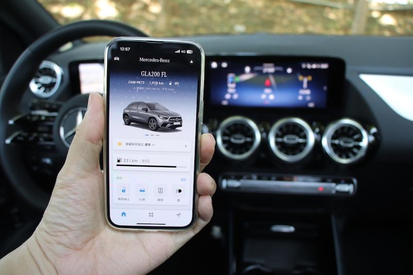 搭配 Mercedes-me App，可查看車輛相關狀況。