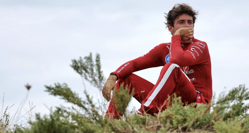勒克萊爾（Charles Leclerc）因為撞車退賽，神情都被拍了下來，讓車迷認為這根本是在拍寫真。