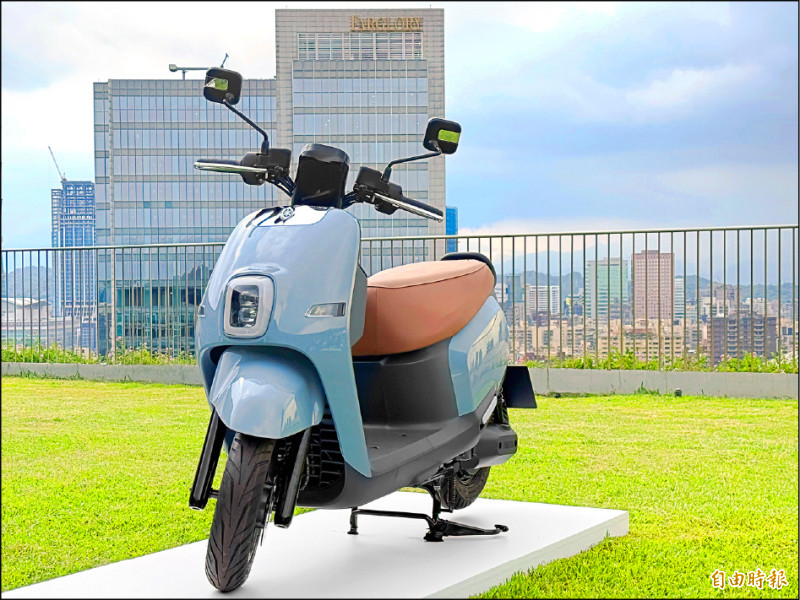 經典CUXi以電動機車的形式重返車壇，承襲過去設計語彙並提供實用機能。（記者蘇銘翰攝）