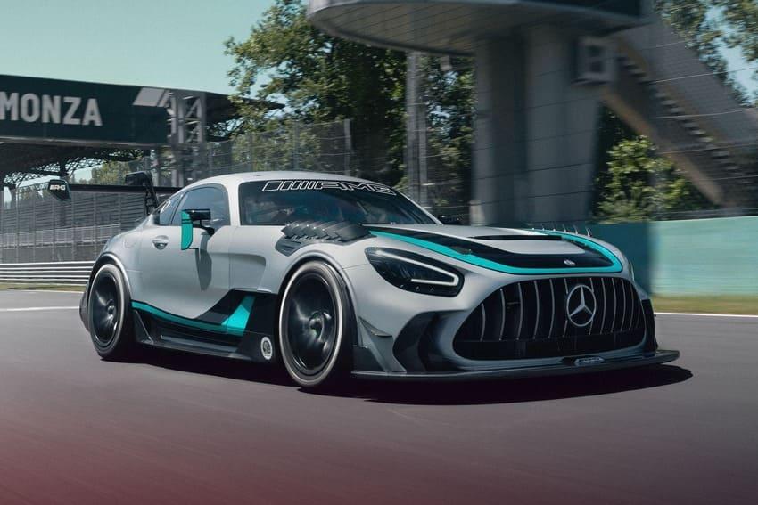AMG GT2 Edition W16 擁有極速超過 320 km/h 的性能實力。