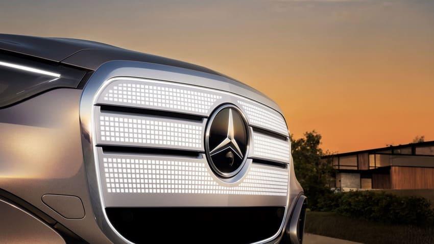 賓士先行透露全新純電 GLC 局部車頭造型。