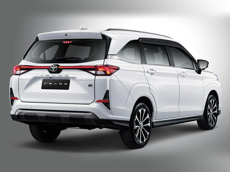 外觀採用結合 SUV 及 MPV 特色的跨界風格。