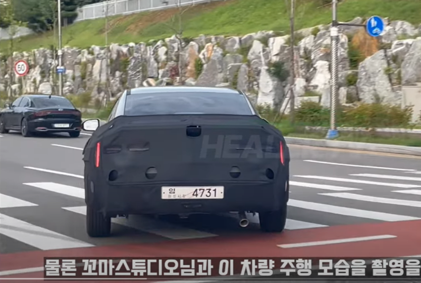 車尾搭載垂直的燈組相當吸睛。