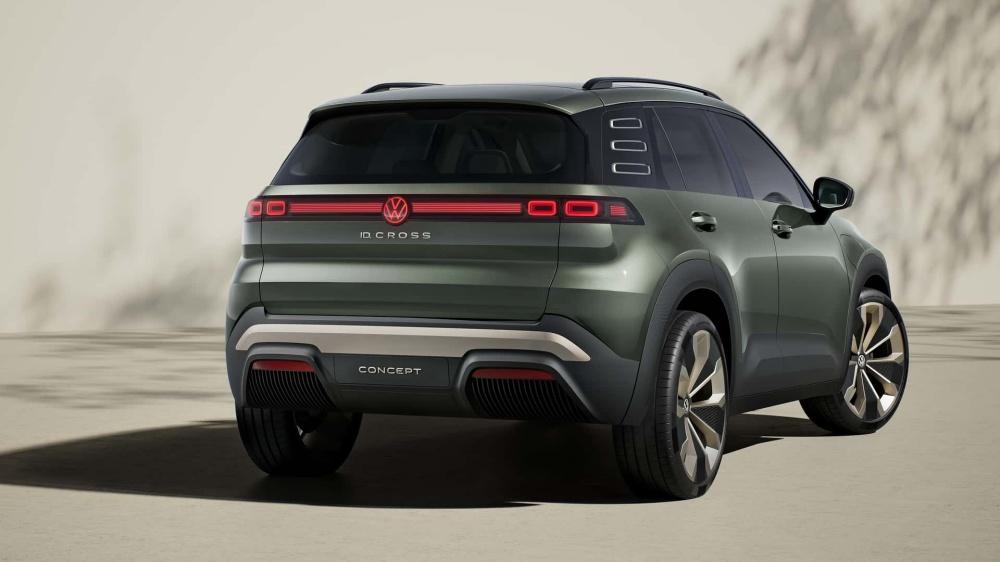 車尾燈組設計獨特,夜間辨識度高。