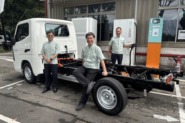台灣首台 3.5 噸電動商用車開賣！中華三菱 ET35 滿電續航跑 360 公里