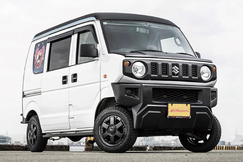 日本改裝品牌 MDN Madonna 將 Suzuki Every 換上 Jimny 粗獷面容，成為獨樹一幟的露營車。