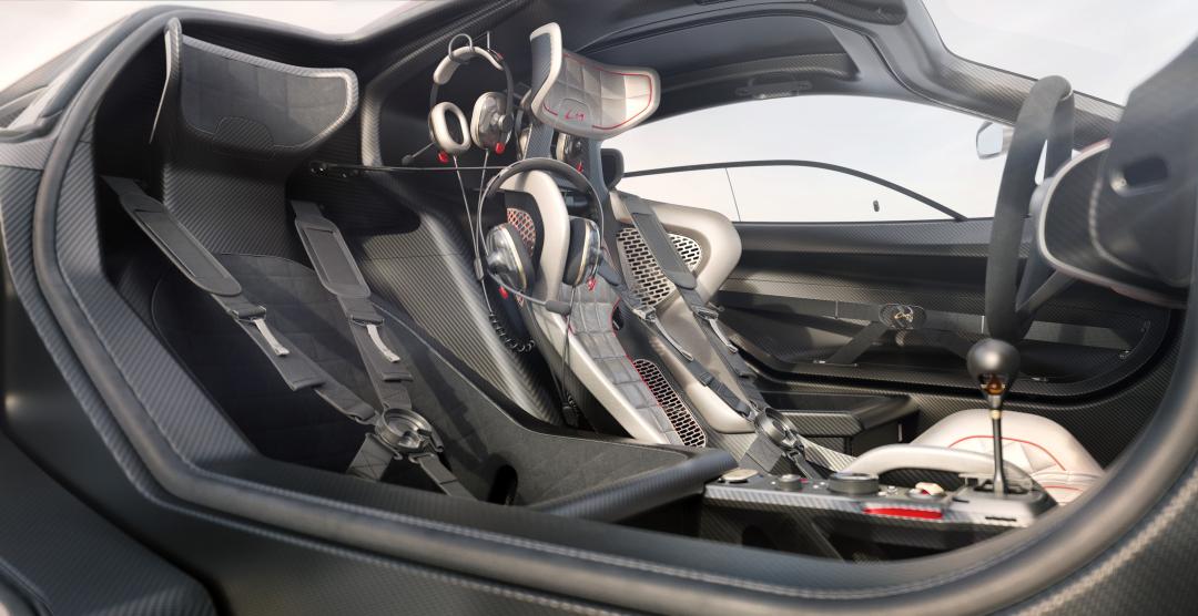 採用大量碳纖維材質打造S1 LM座艙，彰顯對於輕量化的講究。