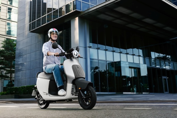 Gogoro EZZY 500 入門白牌電動機車發表！搶山葉 Jog 125、光陽豪邁 125 市場