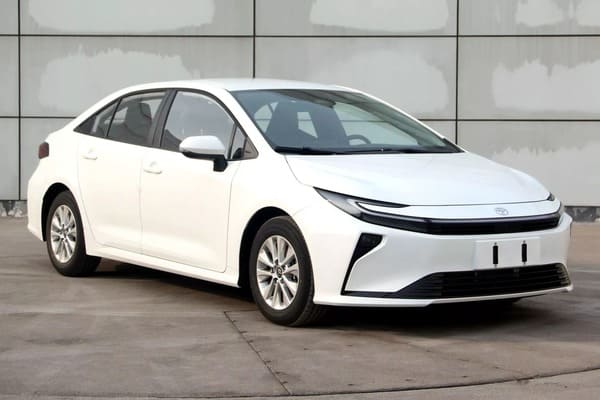 Toyota 招牌房車 Corolla 新款造型提前曝光！換上家族化面容展現新意