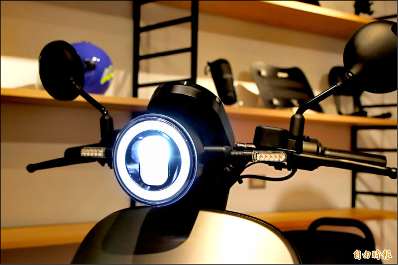 Gogoro EZZY 500採Class-C LED頭燈,尾燈與方向燈也皆為LED,提升騎乘安全。(記者陳英傑攝)