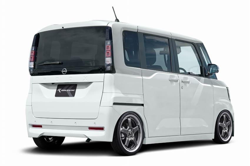 透過降低車高及換裝 16 吋特製輪圈，強化視覺張力。