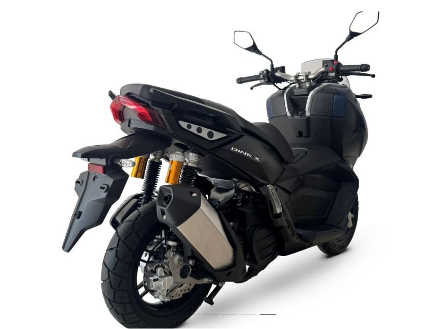 車尾造型稜角分明，並具備獨特飾板點綴。
