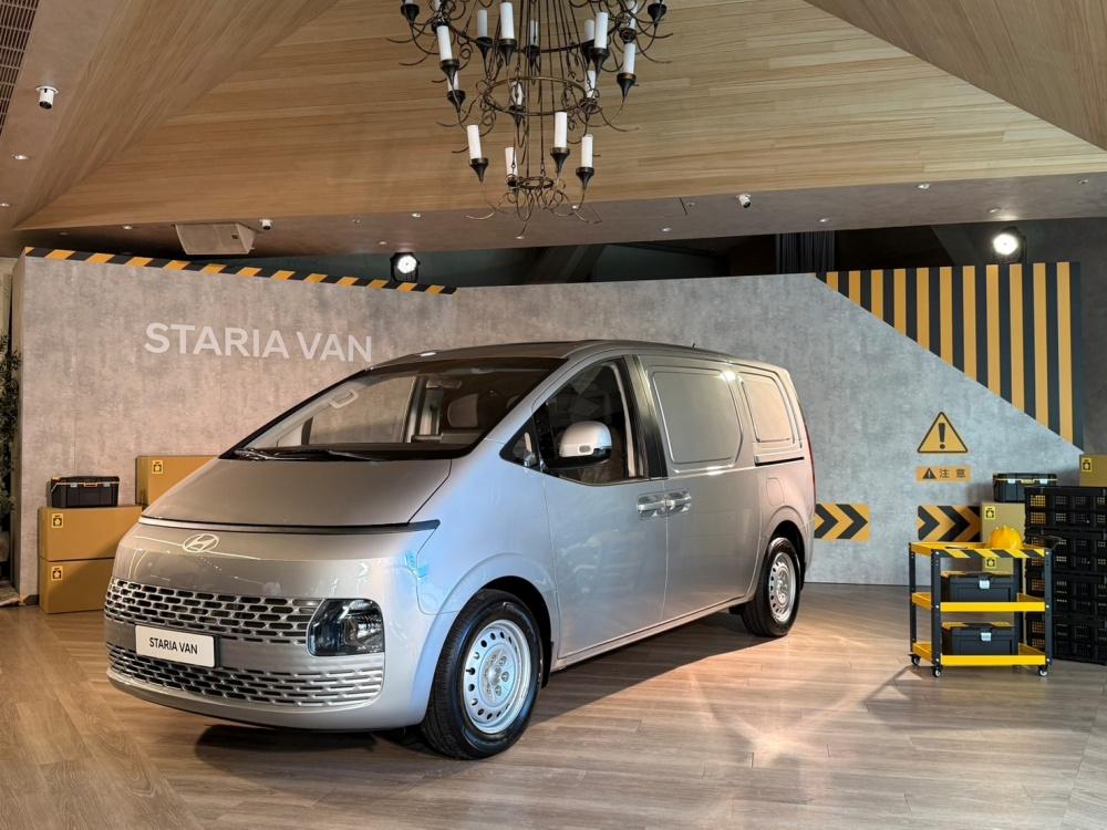 Staria Van 三人座貨車。
