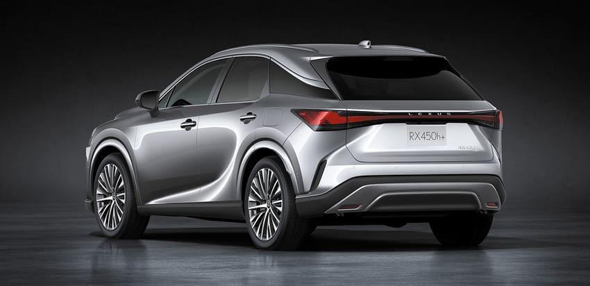 RX 450h+ 搭載 PHEV 插電式油電動力系統,具備 309 匹綜效馬力輸出,以及 81 公里純電行駛能力。