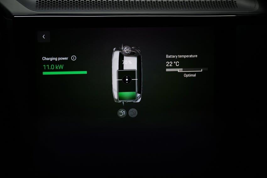 最高可達 11 kW 充電功率,電網到電池的能量傳輸效能最高可達 90%。