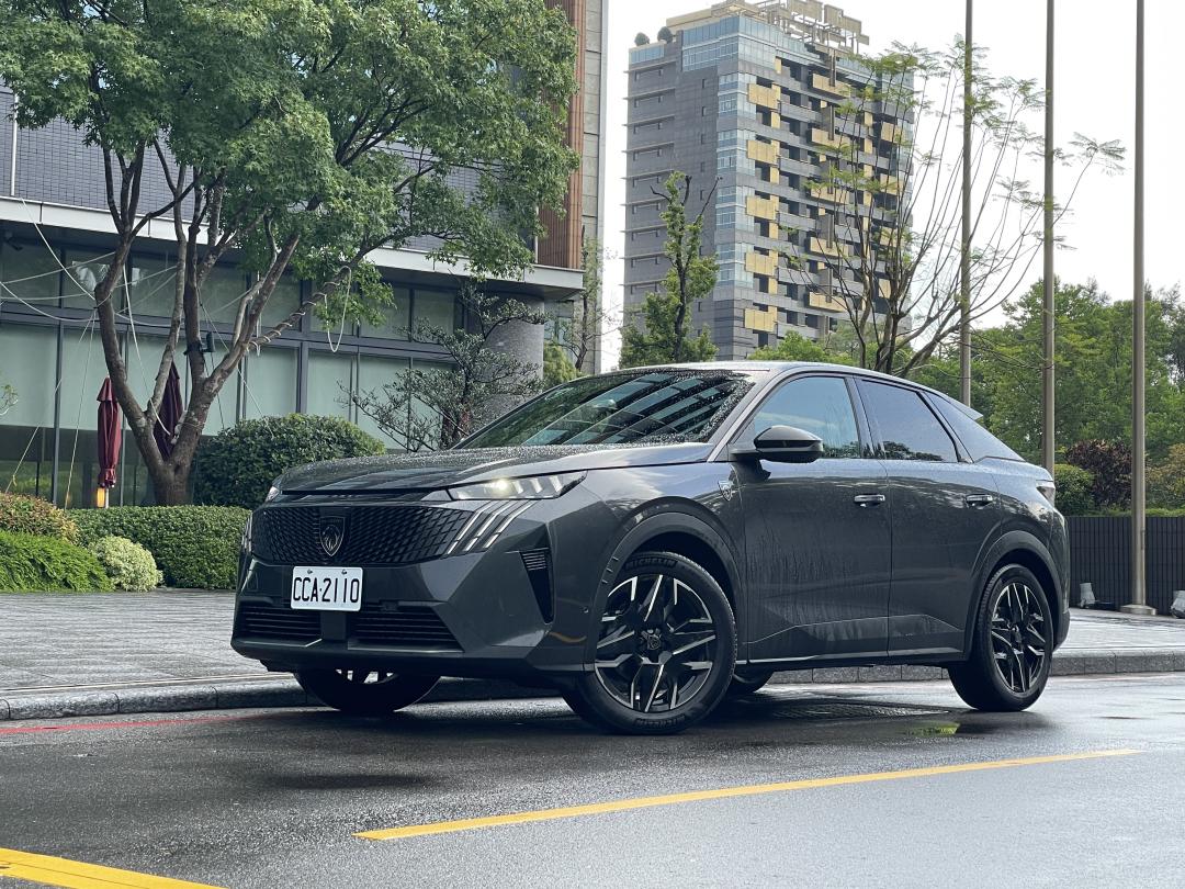 大改款Peugeot 3008 Hybrid今年7月正式抵台,此回試駕主角為GT Cielo頂規車型,售價144.8萬元。