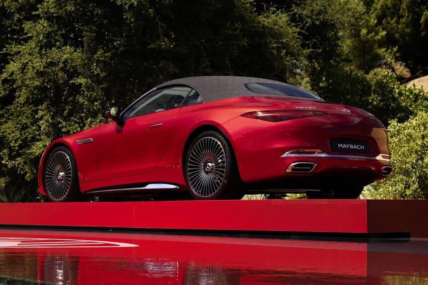 腳下21吋多輻式鍍鉻輪圈也相當吸睛。