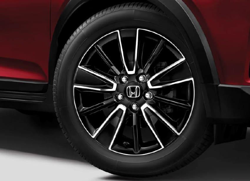 新年式升級重點在於將 17 吋雙色輪圈列為全車系標配。