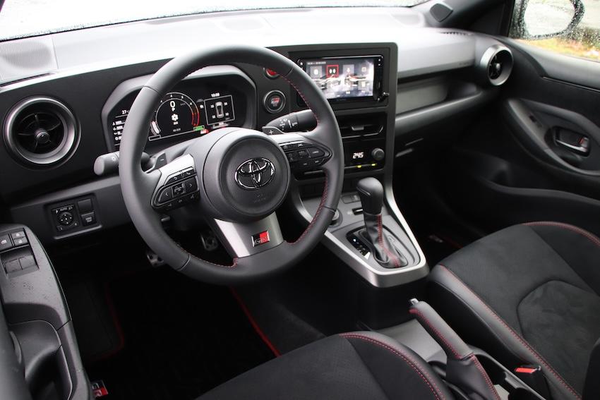 Toyota GR Yaris 自排版車艙