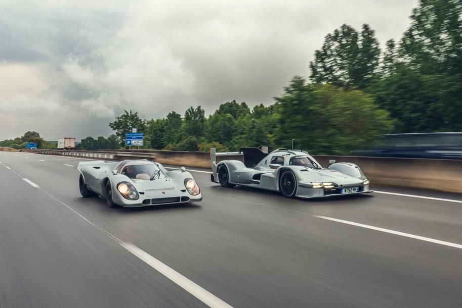 紀念經典917（左）公路賽車而生的新世代公路賽車之王Porsche 963 RSP（右）。