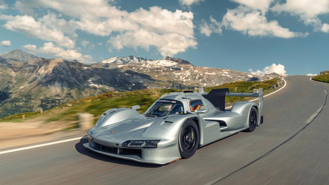 繼承公路賽車之王的稱號，Porsche 963 RSP性能高達680匹馬力。