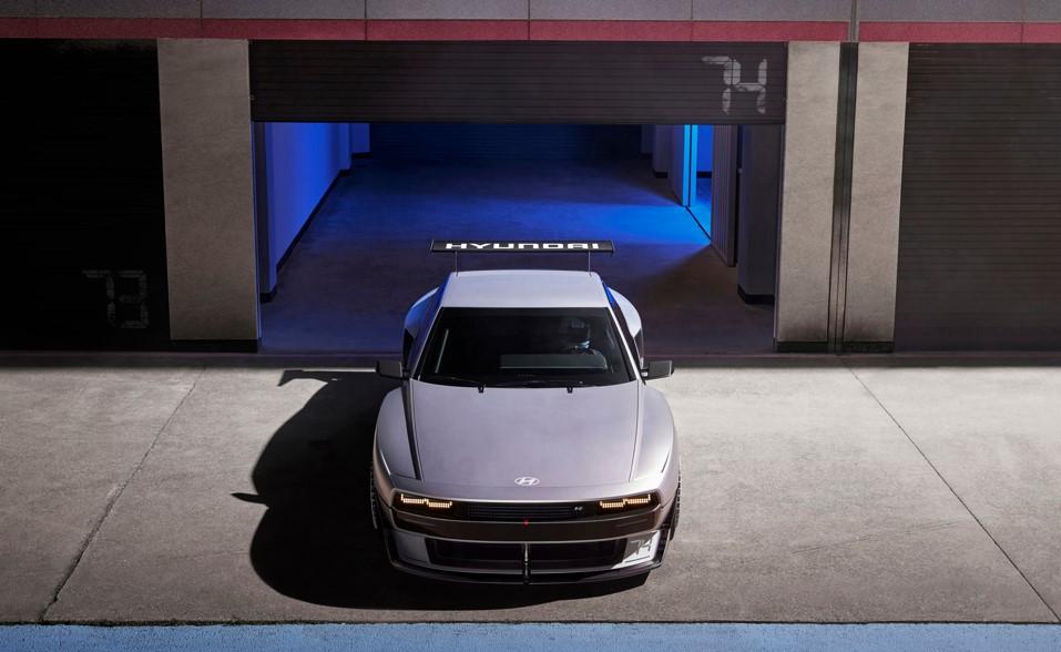 Hyundai推出N Vision 74概念車，完美呈現復古未來風格。