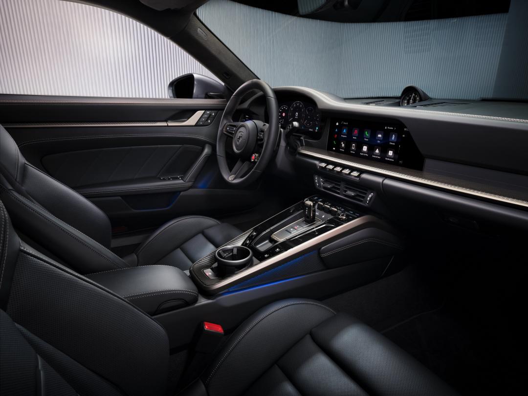 車內採用專屬Turbonite元素點綴，強化座艙戰鬥氣息。