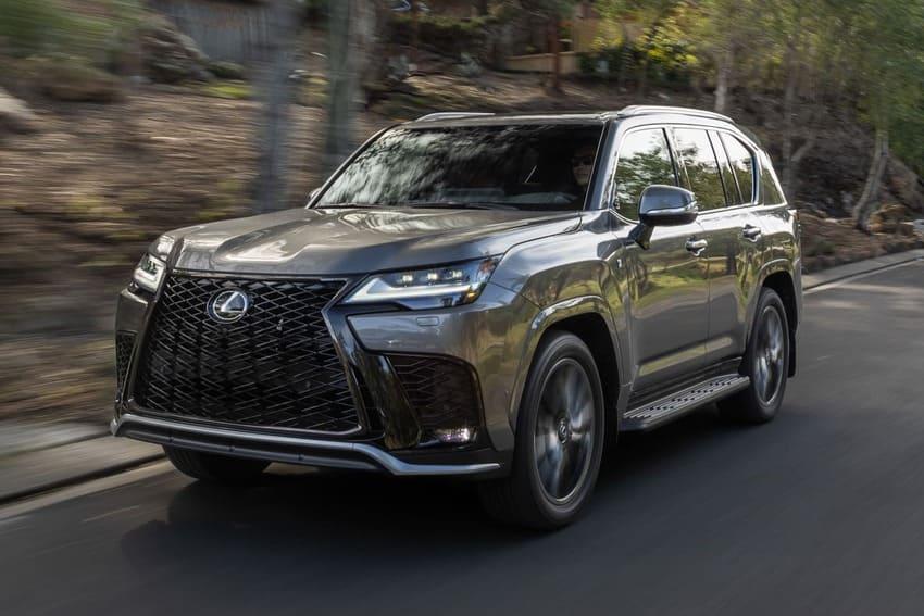 以 3.4 升 V6 雙渦輪汽油引擎為主的 Hybrid 油電系統可提供 457 批綜效馬力輸出。