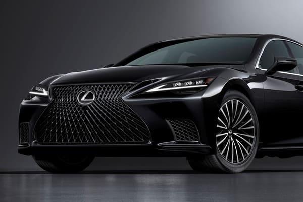Lexus 旗艦房車 LS 大改款前留下最帥身影!向經典致敬展現特仕魅力 Lexus 旗艦房車 LS 大改款前留下最帥身影!向經典致敬展現特仕魅力