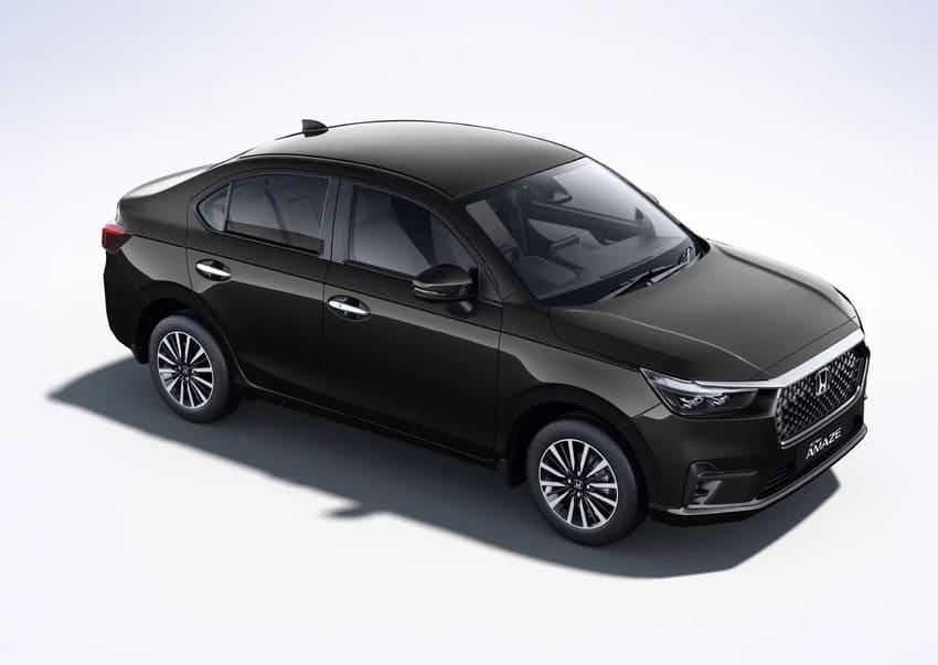 水晶黑車色讓外型更加搶眼。