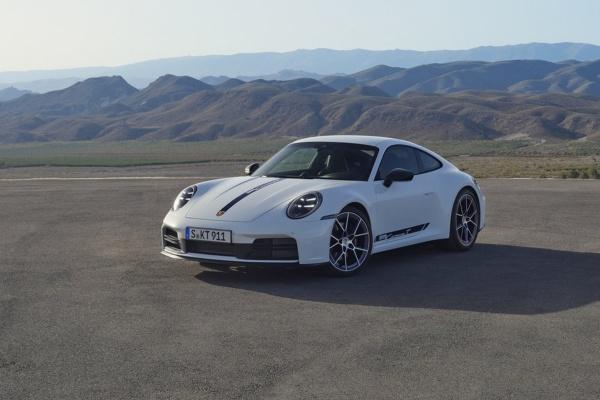 國民消費能力太驚人!這個國家最暢銷車款竟是 Porsche 911 國民消費能力太驚人!這個國家最暢銷車款竟是 Porsche 911
