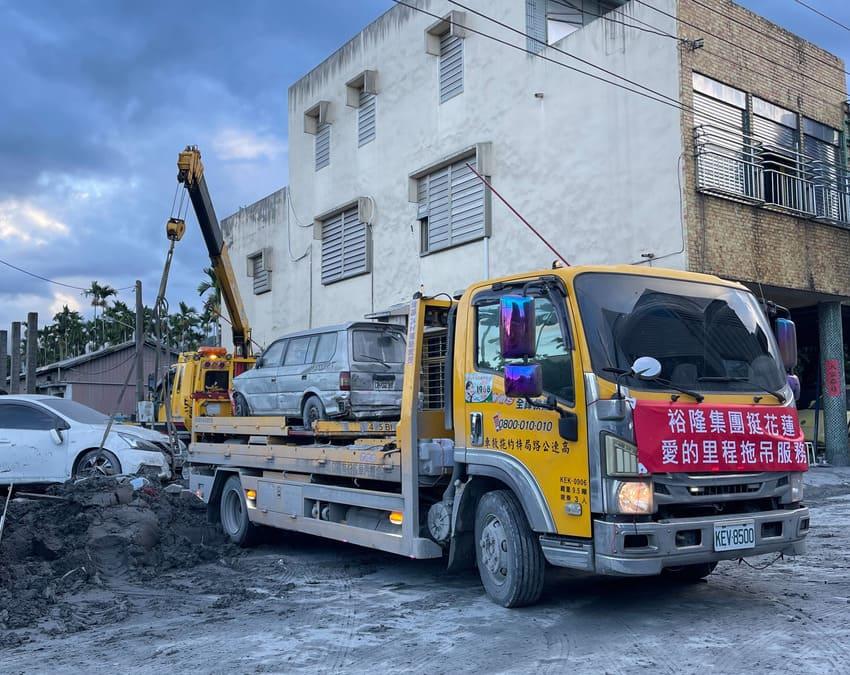 裕隆集團集結旗下資源組成「拖吊超人」車隊,提供不分品牌、免費道路救援服務。
