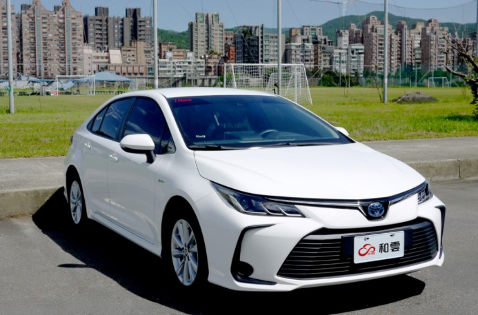 iRent及和運門市10月起車輛升級 投入千台Toyota Altis油電車 標配先進科技優化移動體驗