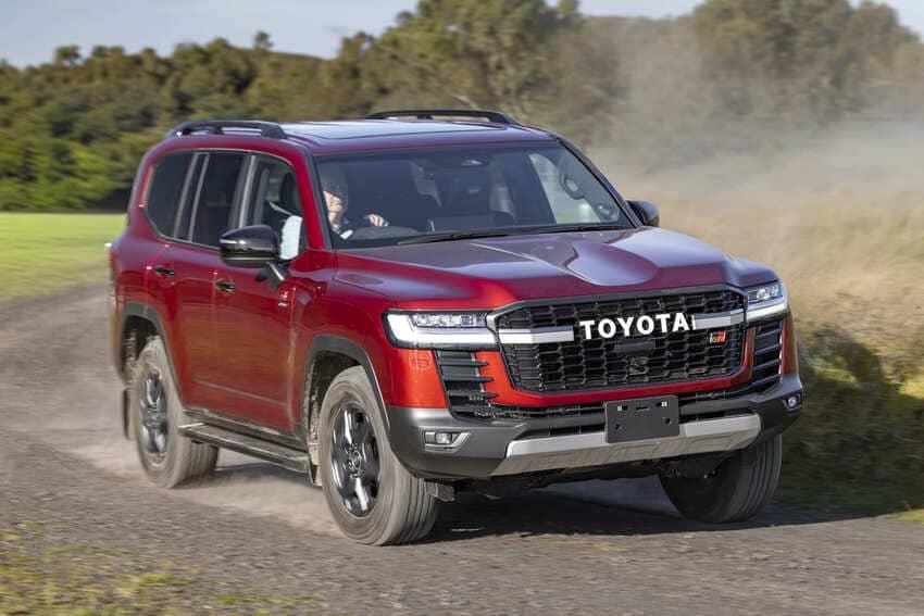 繼油電動力之後，近日傳出 Toyota 有意為 Land Cruiser 300 追加 PHEV 動力選擇。