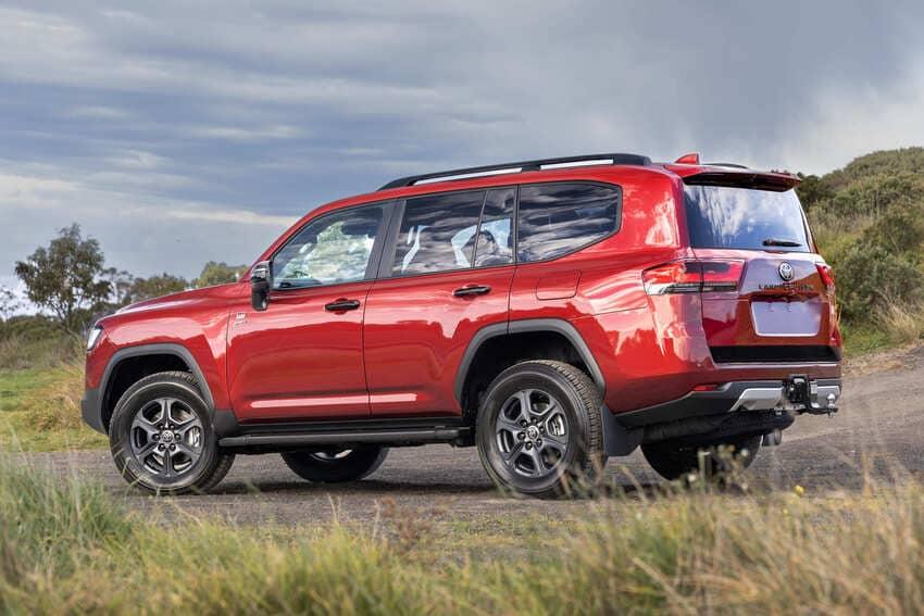 圖為 Land Cruiser 300 Hybrid。