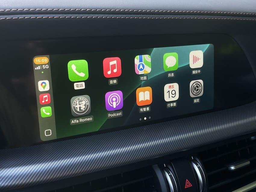 支援 Apple CarPlay、Android Auto 連結功能,展現科技便利性。