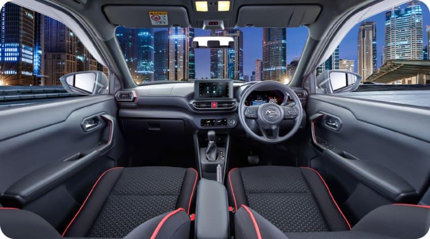 內裝以全數位儀表及 9 吋中控螢幕作為科技亮點。