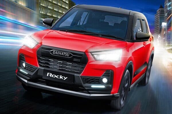 日系入門 SUV 改款化身小 RAV4 展新意！油電加持創 27.8 km/L 超省油耗