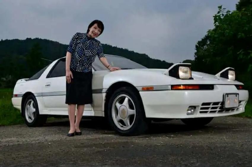 即將成為日本首位女首相的高市早苗,愛車是 Toyota 牛魔王 Supra。(圖片來源:CR.Daily Shincho)